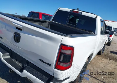 2021 Ram 1500 Laramie 4X4 5'7 Box z USA, uszkodzony, nr VIN 1C6SRFJT4MN739012